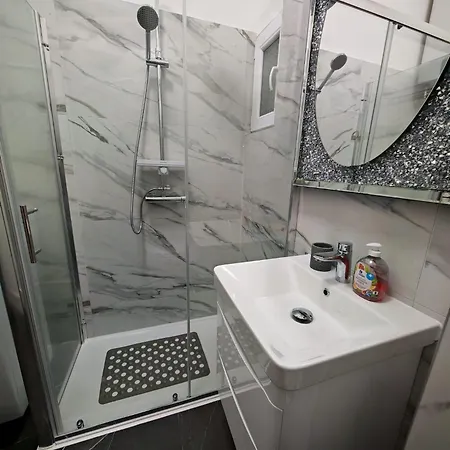 Apartment Maria Q. Cantoni *
